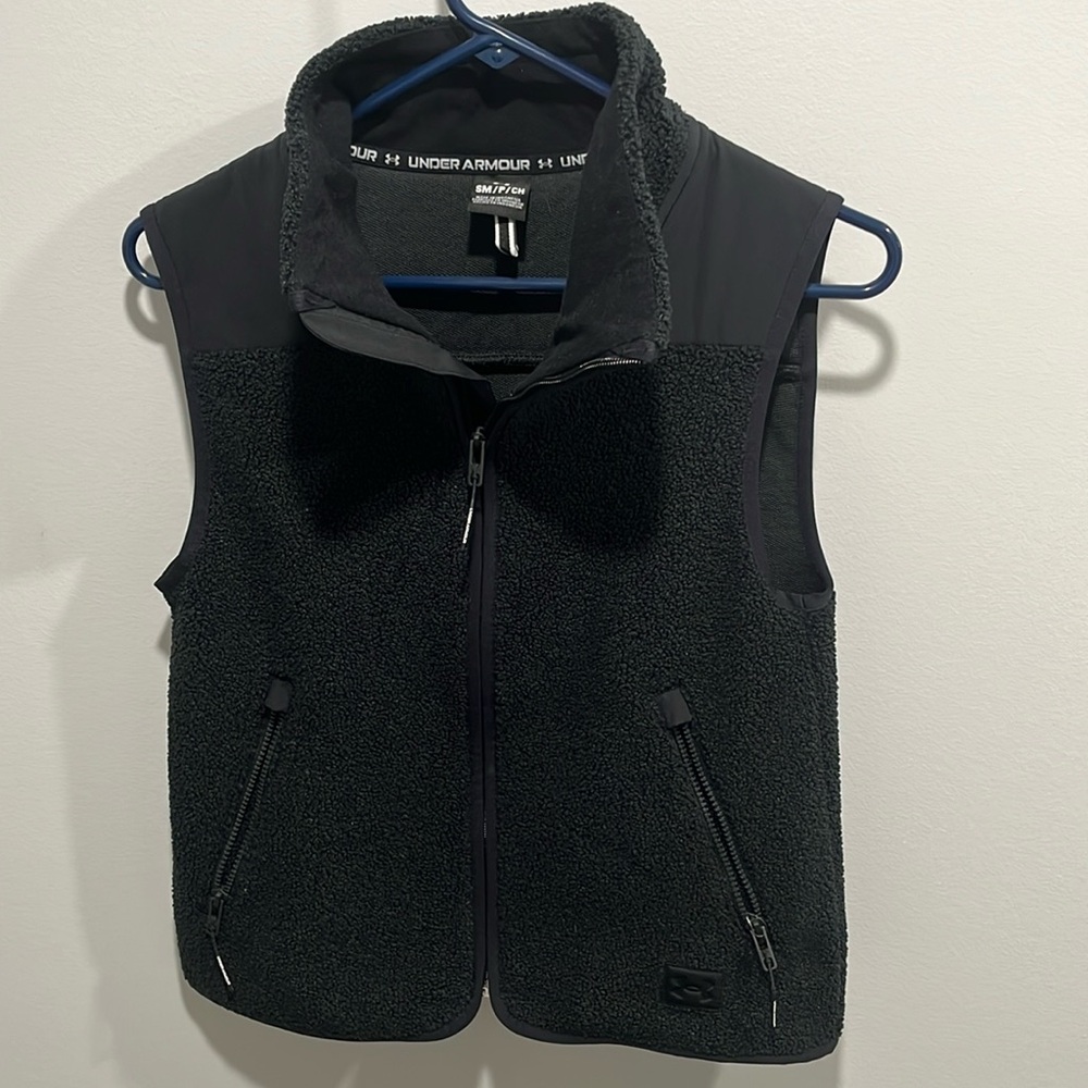 NWOT Woman’s fleece vest size small